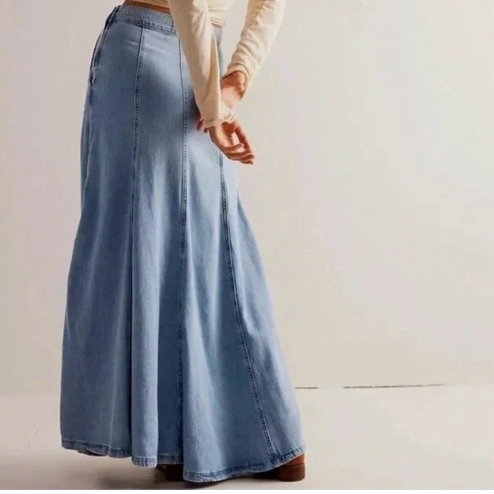 Free People/We the Free Catch the Sun Denim Maxi in Light Indigo. Size 26. NWOT